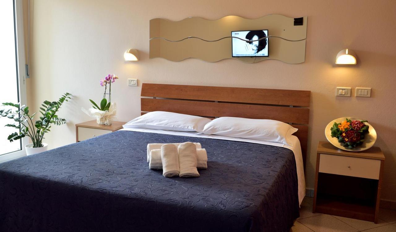 Hotel Oltremar B&B Cattolica Exterior photo